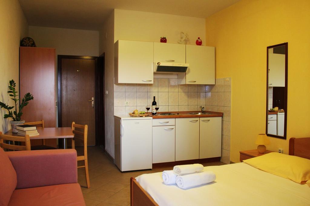 Apartments Ida Sućuraj Exterior foto